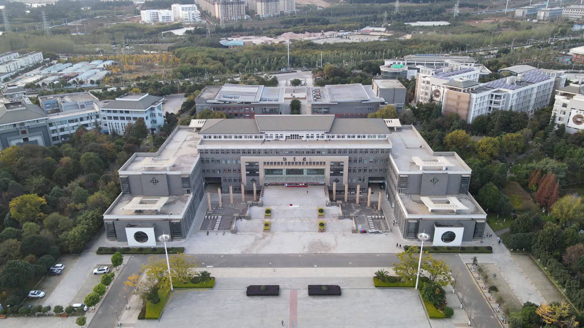航拍云南昆明大学城视频的预览图