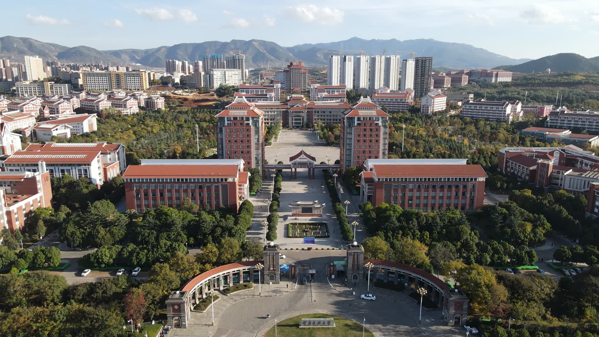 航拍云南民族大学视频的预览图