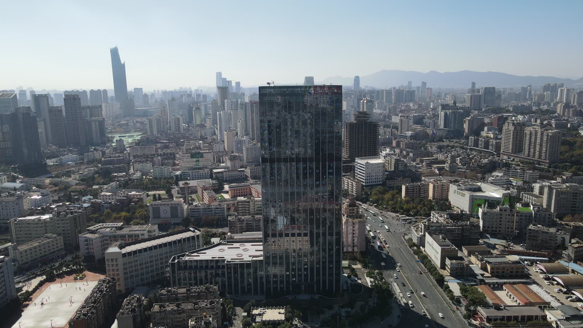 航拍云南昆明城市风光视频的预览图