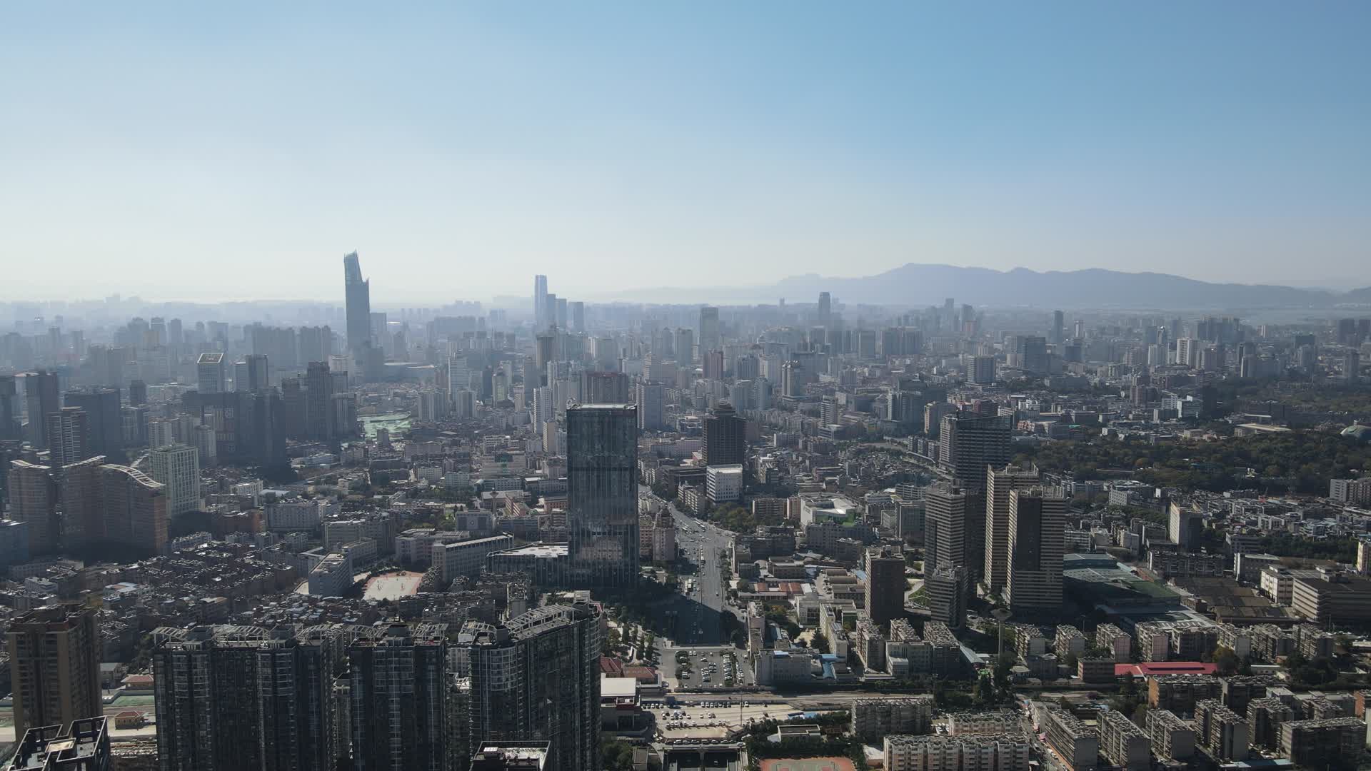云南昆明城市全景航拍视频的预览图