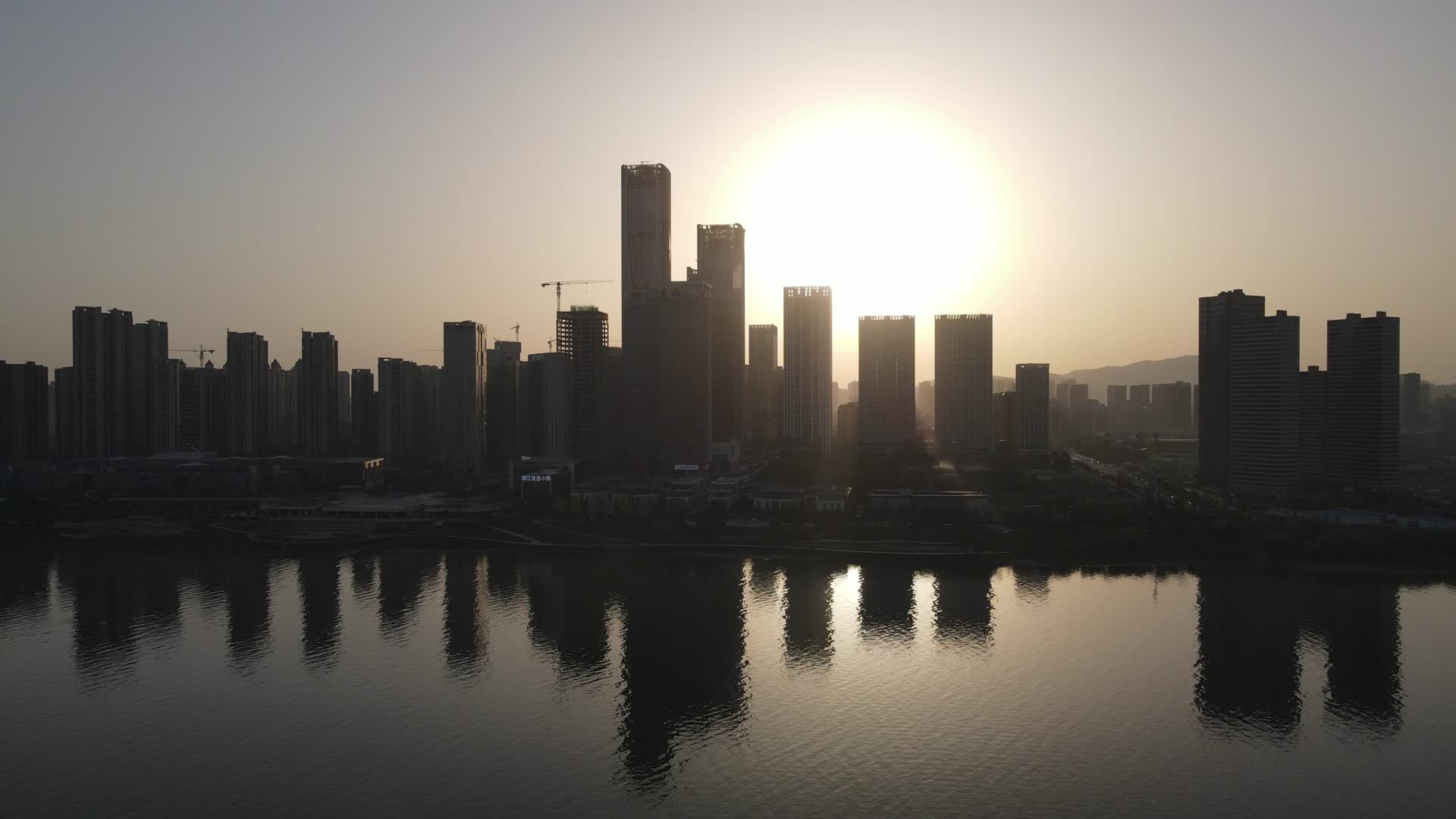 城市日落晚霞剪影视频的预览图