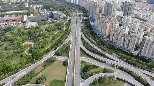 4K航拍河南郑州中州大道立交桥交通车流视频的预览图