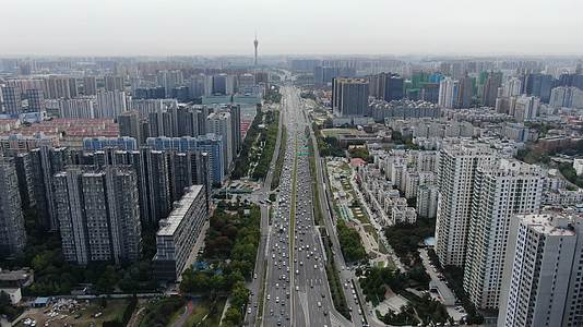 4K航拍河南郑州城市交通大道视频的预览图