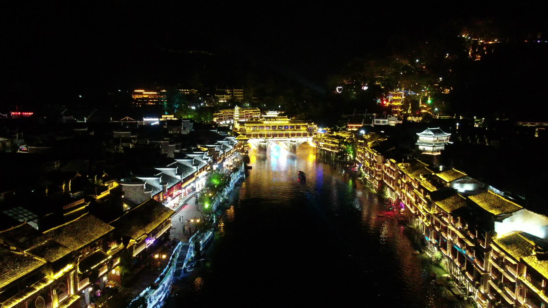 4K航拍湖南湘西凤凰古城4A景区夜景视频的预览图