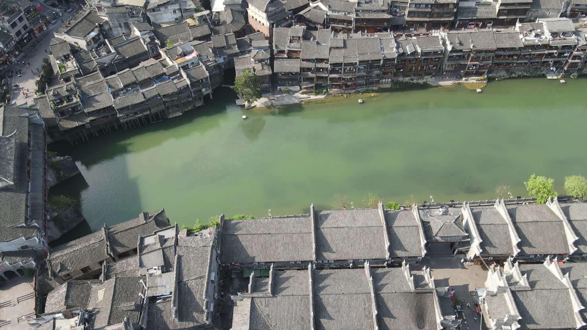 4K航拍湖南湘西凤凰古城4A景区沱江风光视频的预览图
