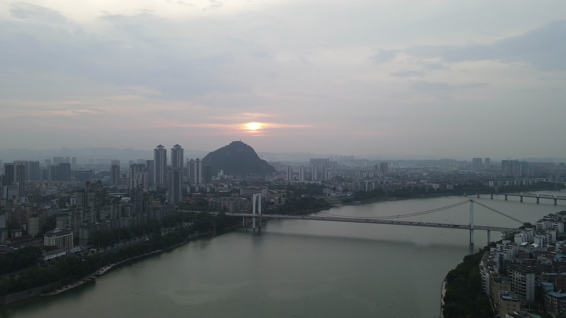 航拍广西柳州柳江红光大桥视频的预览图