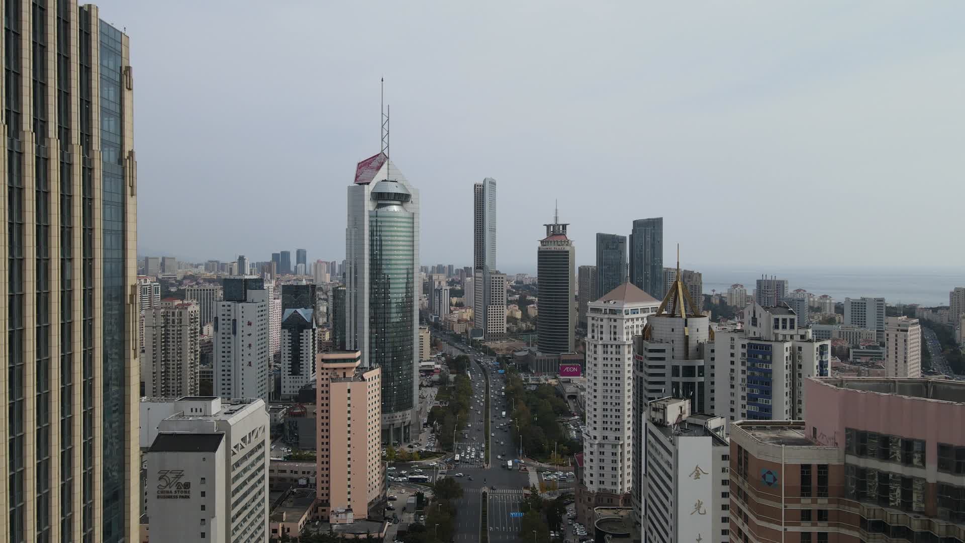 山东青岛城市高楼交通航拍视频的预览图