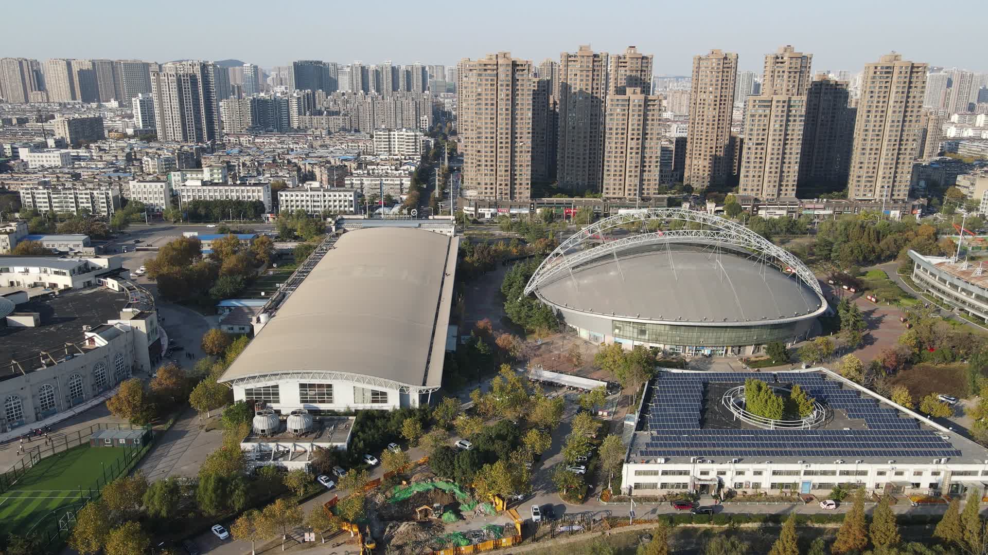 4K航拍江苏徐州体育中心视频的预览图