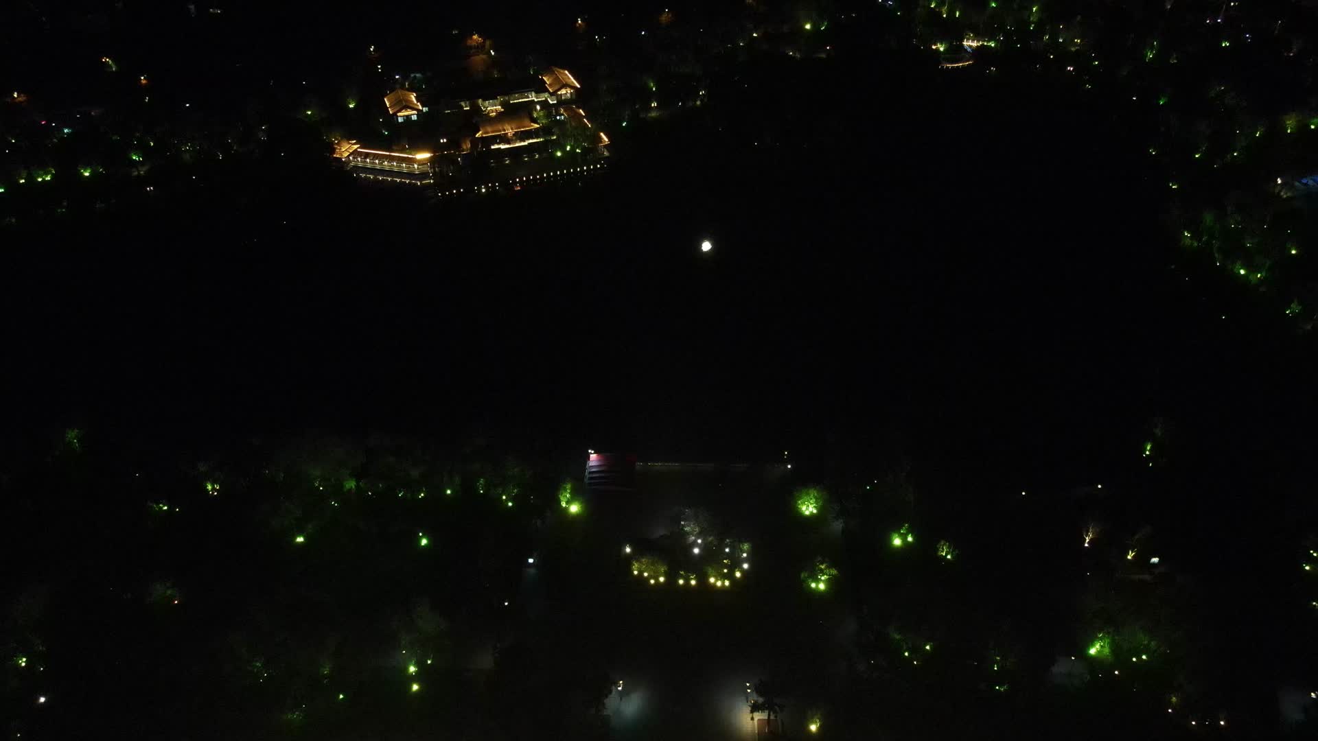 4K航拍济南大明湖景区夜景视频的预览图