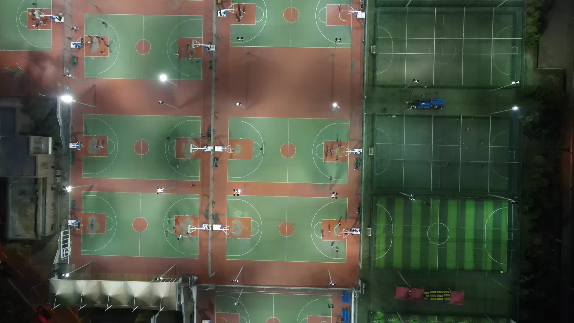 4K航拍运动场篮球场视频的预览图