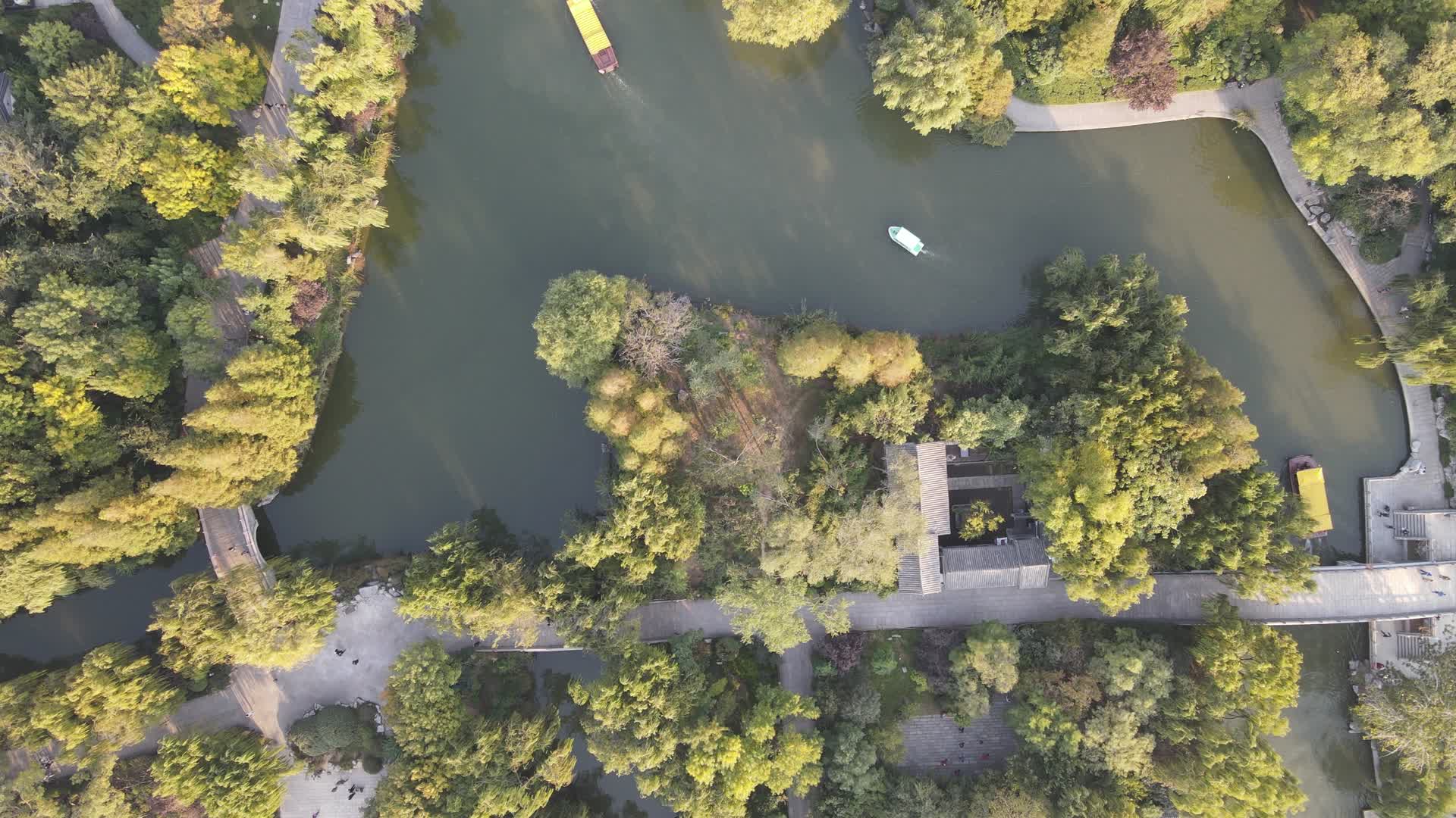 4K航拍园林河流游船视频的预览图