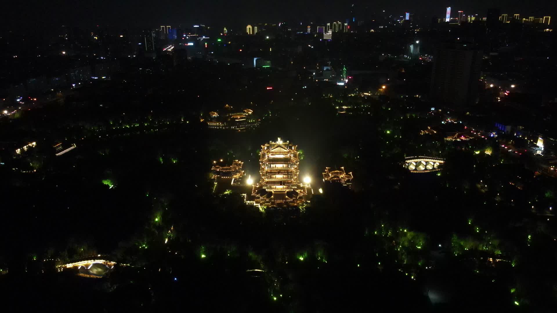 4K航拍山东济南大明湖景区夜景视频的预览图