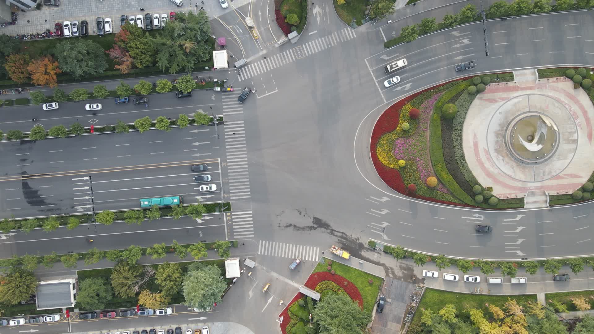 4K航拍山东济南舜华路交通视频的预览图