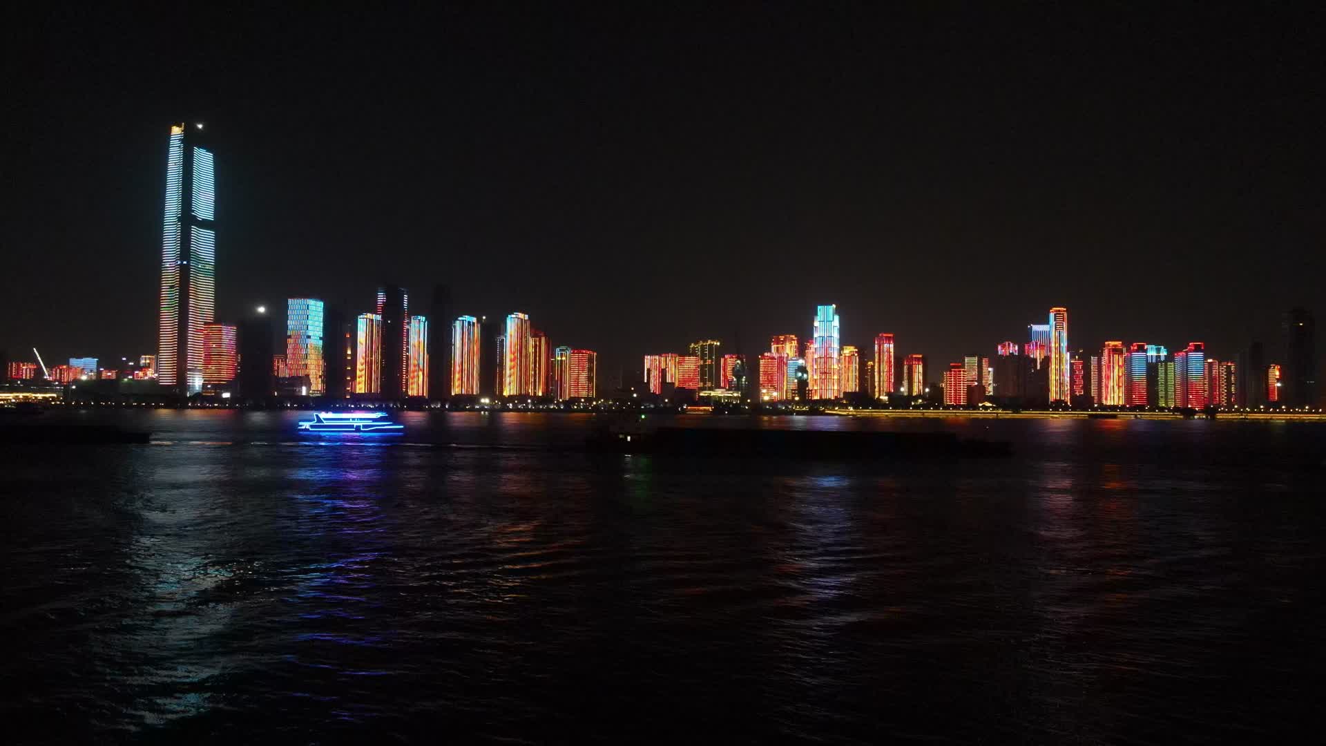 4K航拍武汉夜景灯光秀视频的预览图