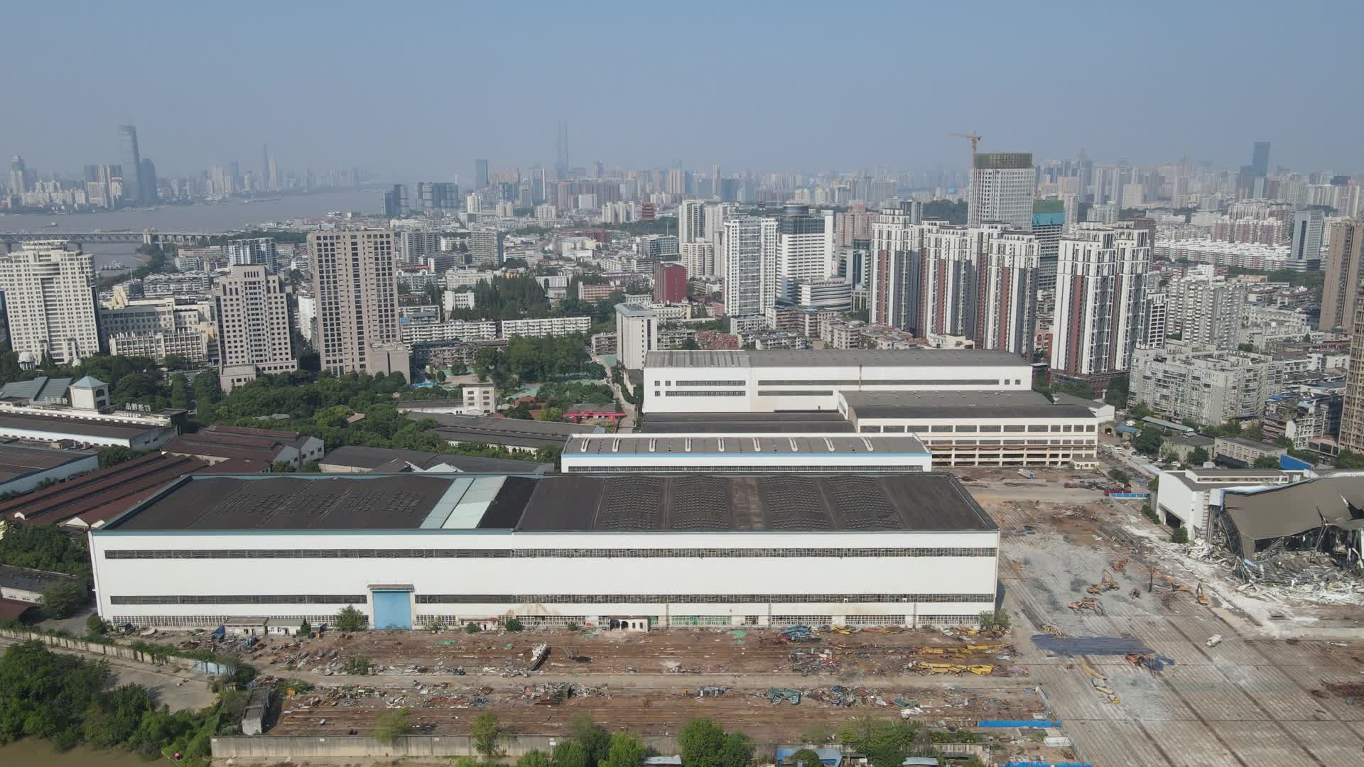 4K航拍湖北武汉武昌船厂视频的预览图