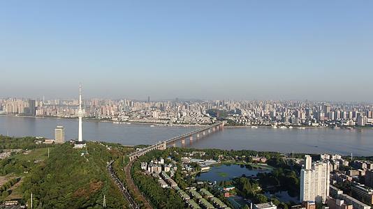 4K航拍湖北武汉电视塔视频的预览图