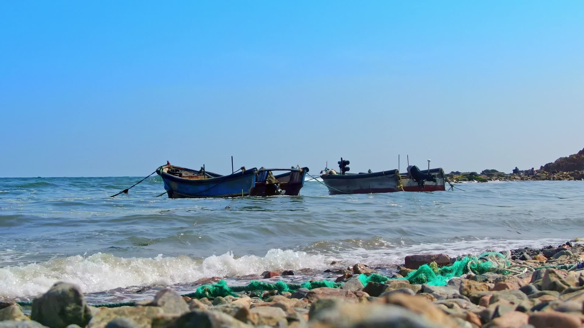 渔船停靠岸边视频的预览图