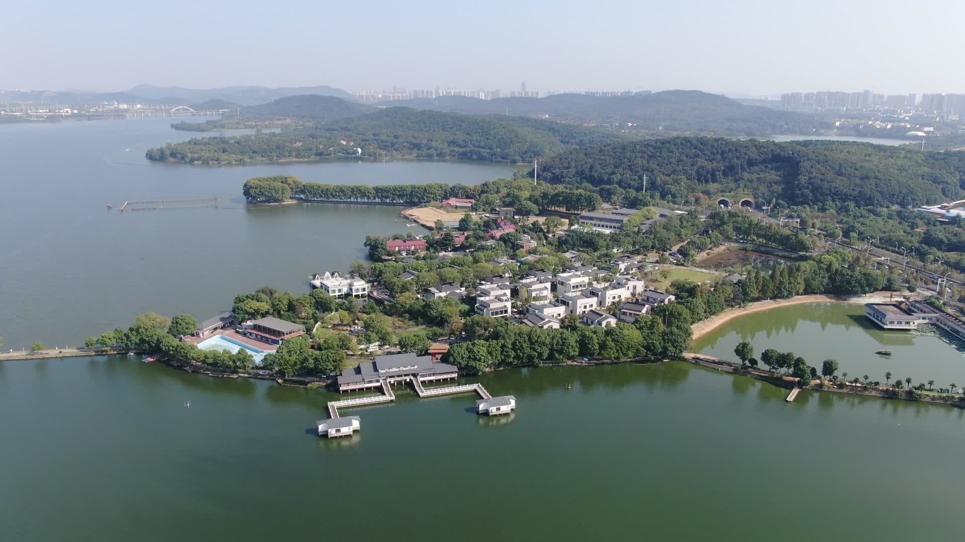 4K航拍湖北武汉东湖景区5A景区视频的预览图