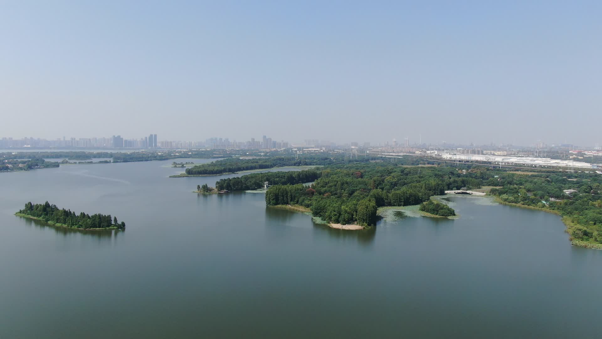 4K航拍湖北武汉东湖景区5A景区视频的预览图