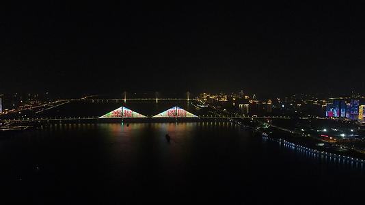 4K航拍湖北武汉长江二桥夜景视频的预览图