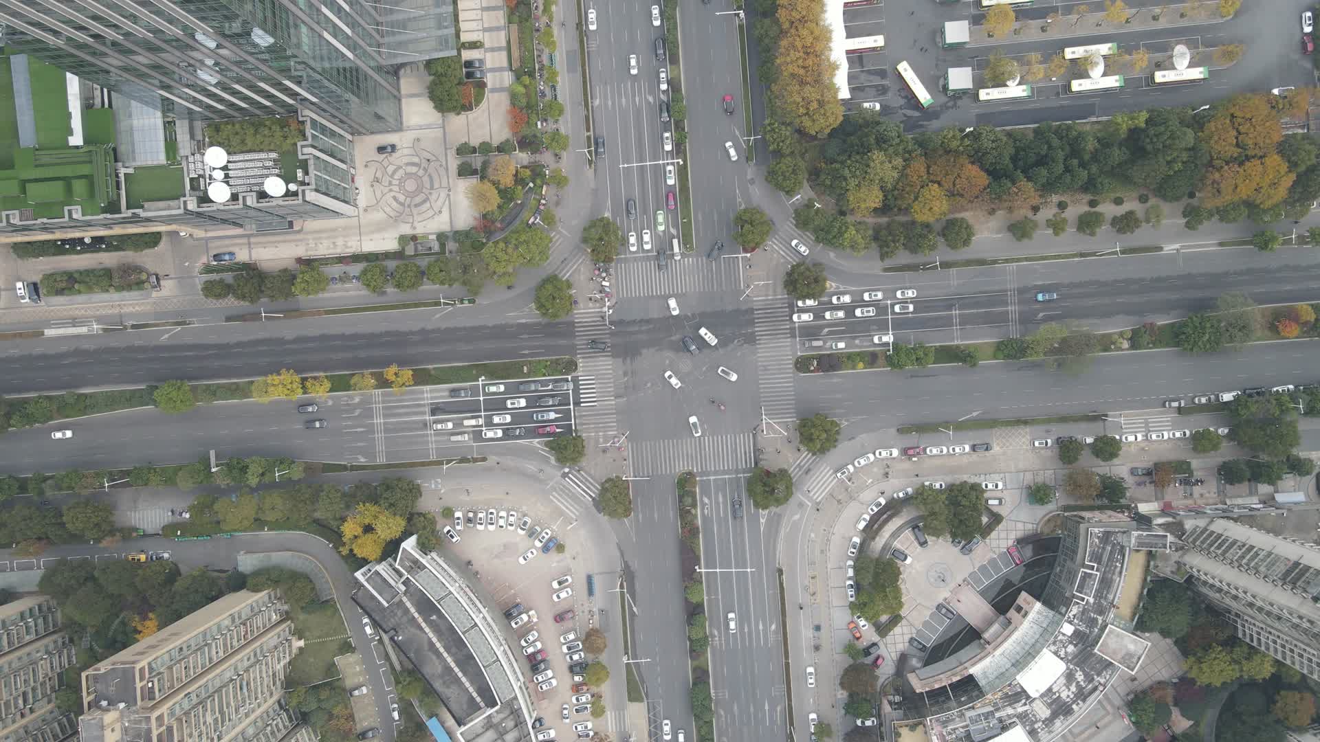 4K航拍安徽合肥十字路口交通视频的预览图