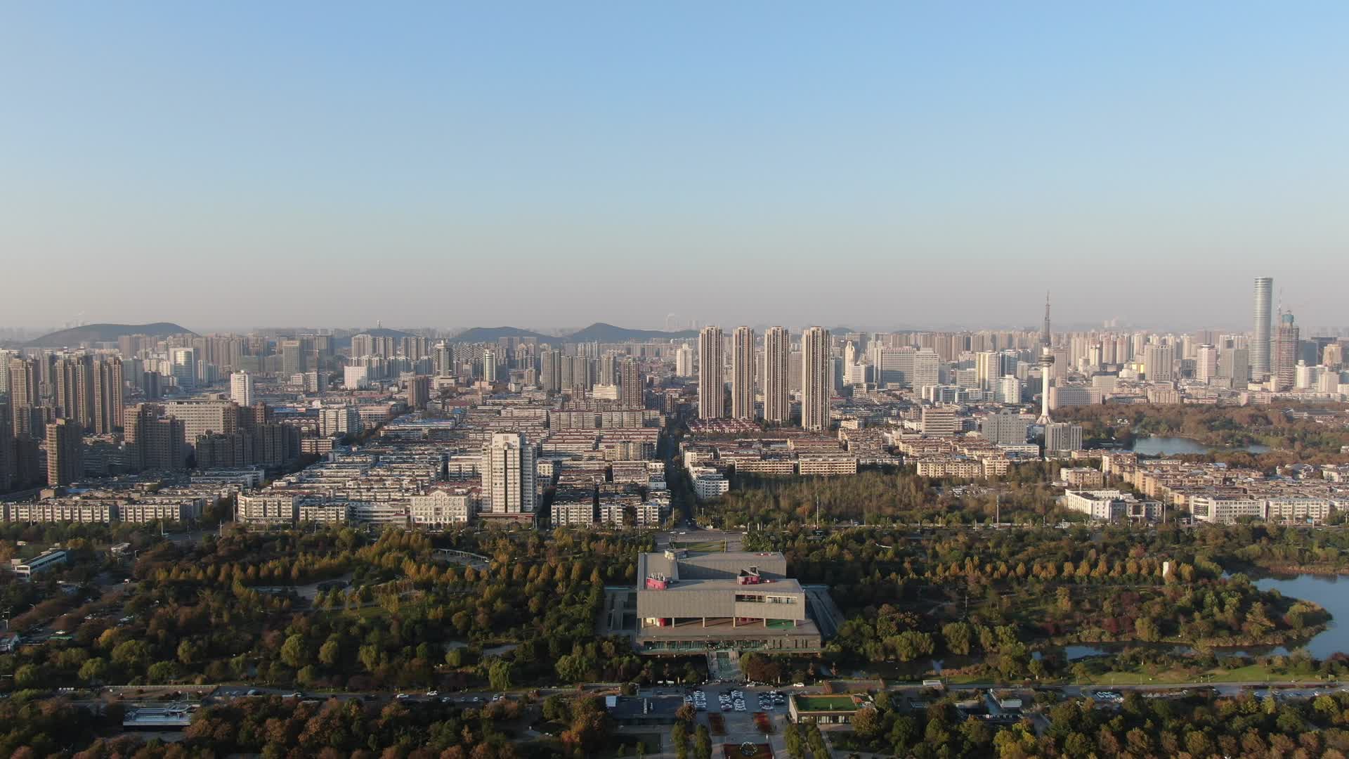 4K航拍江苏徐州市民广场徐州艺术馆视频的预览图