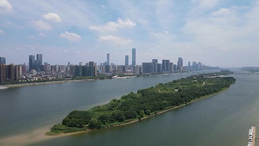 湖南长沙湘江两岸高楼建筑航拍视频的预览图