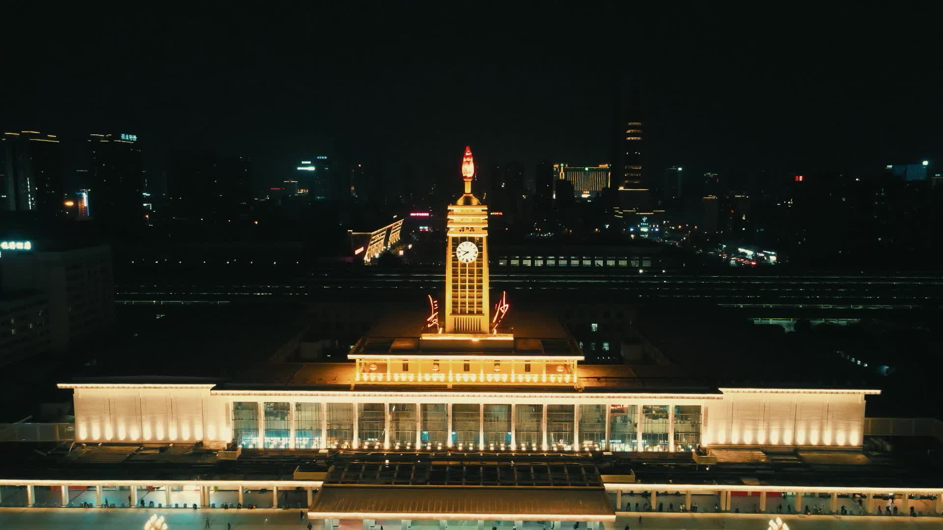 湖南长沙火车站夜景灯光航拍视频的预览图