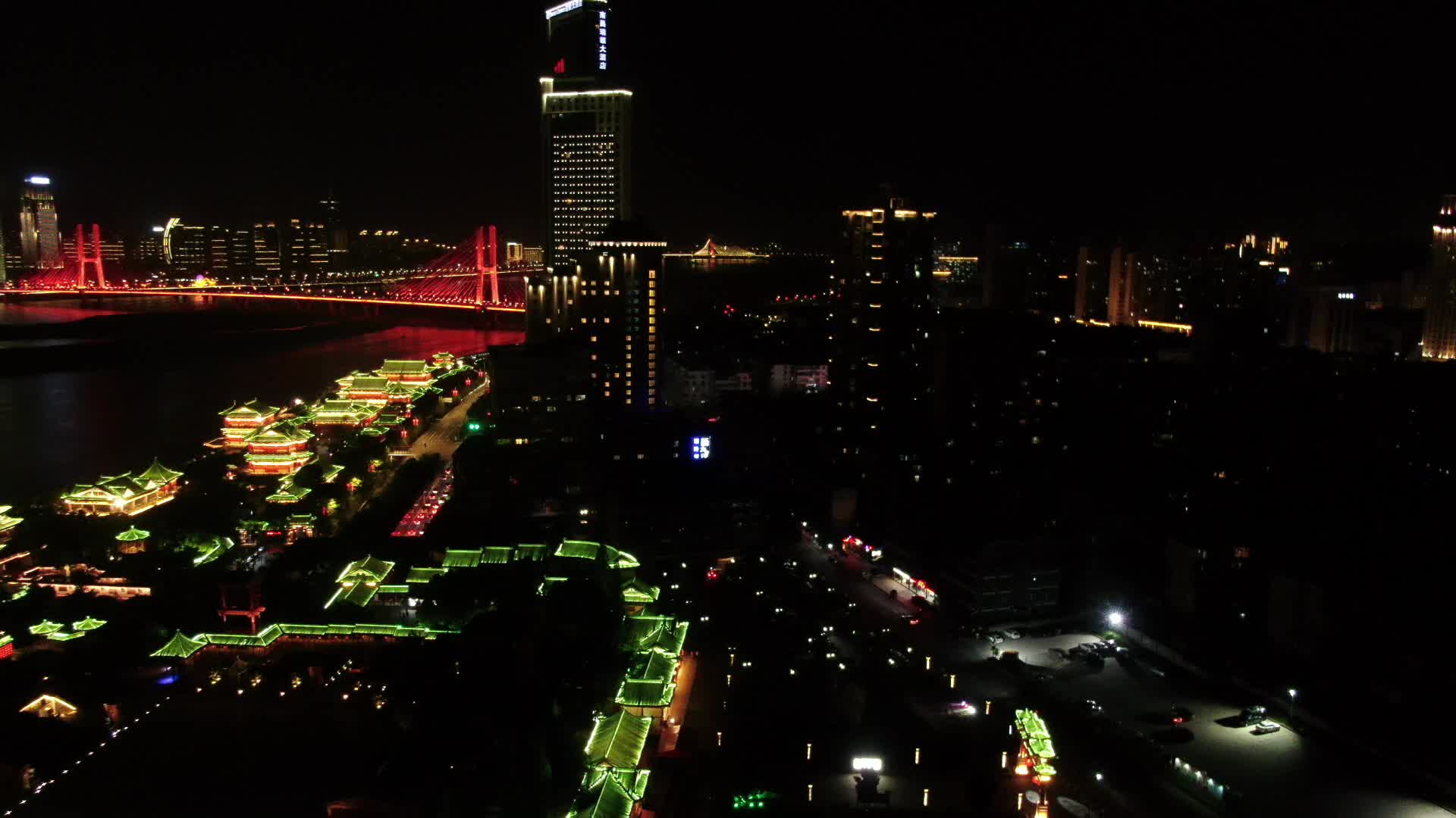 4K航拍江西南昌滕王阁景区夜景视频的预览图