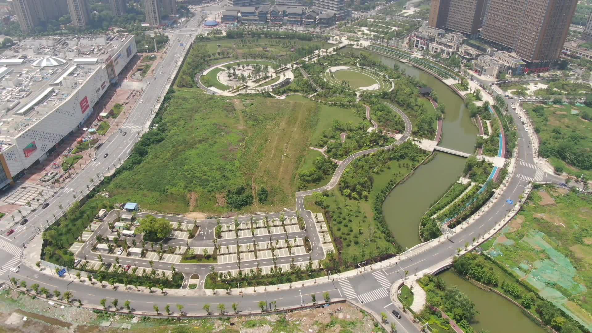 4K航拍江西南昌朝阳中央公园视频的预览图