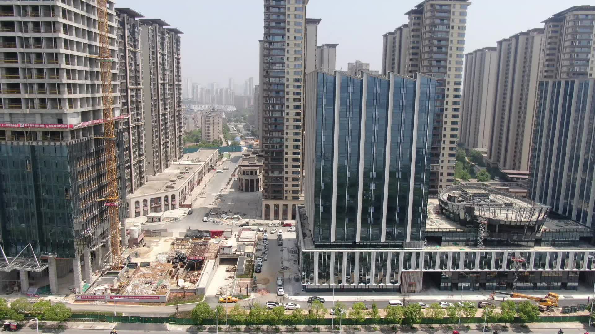 4K航拍南昌城市建设施工楼房视频的预览图