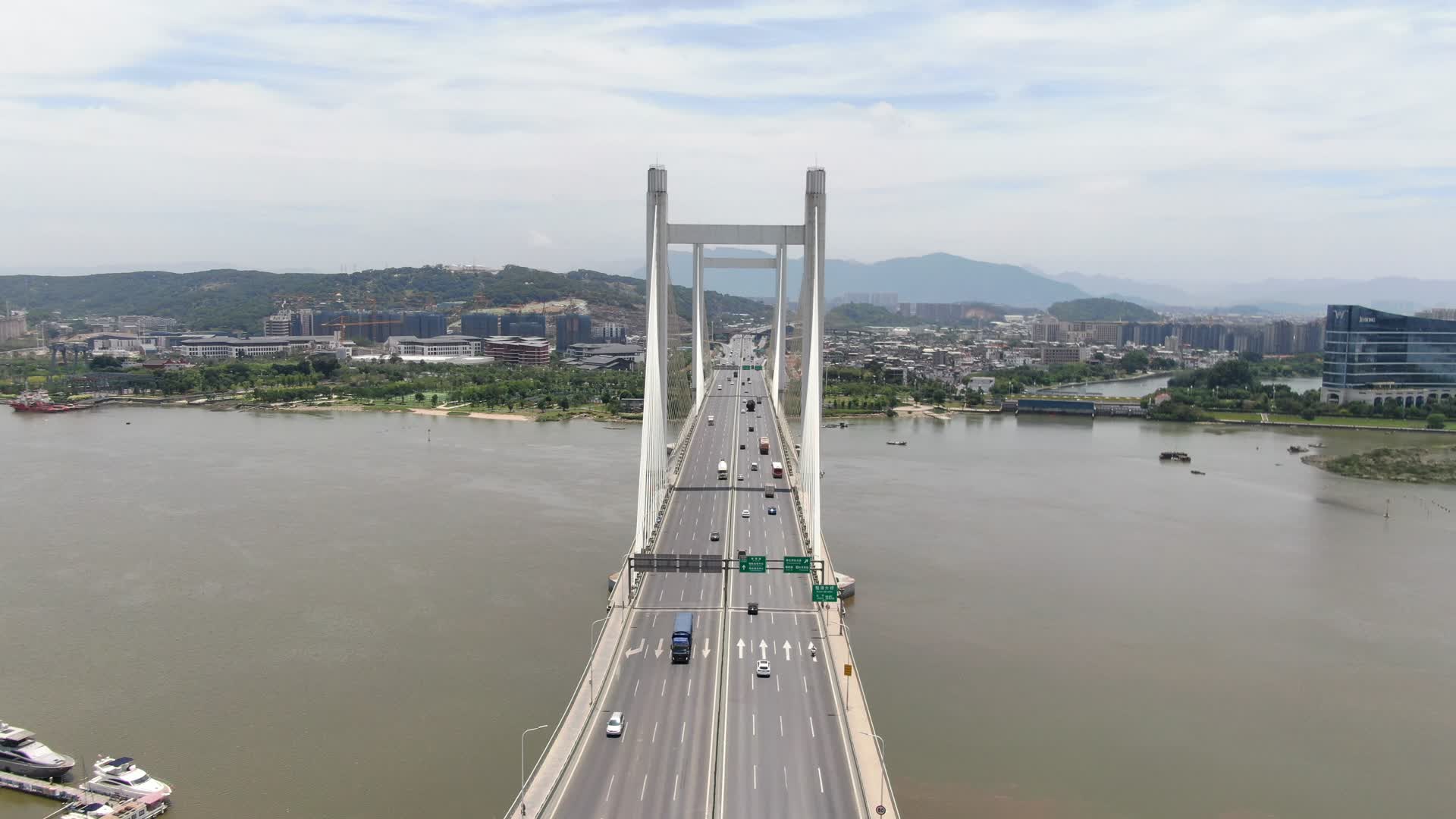 福建福州魁浦大桥交通航拍视频的预览图