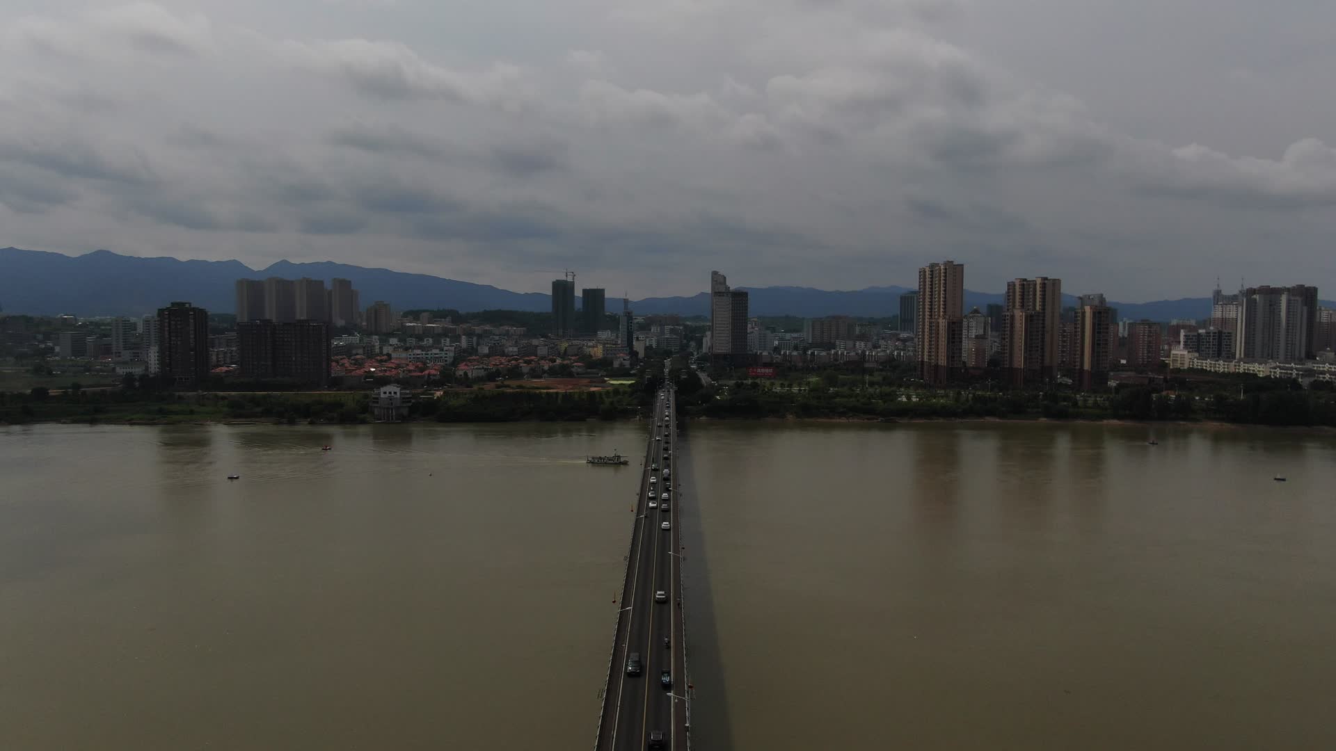 江西吉安井冈山大桥交通航拍视频的预览图