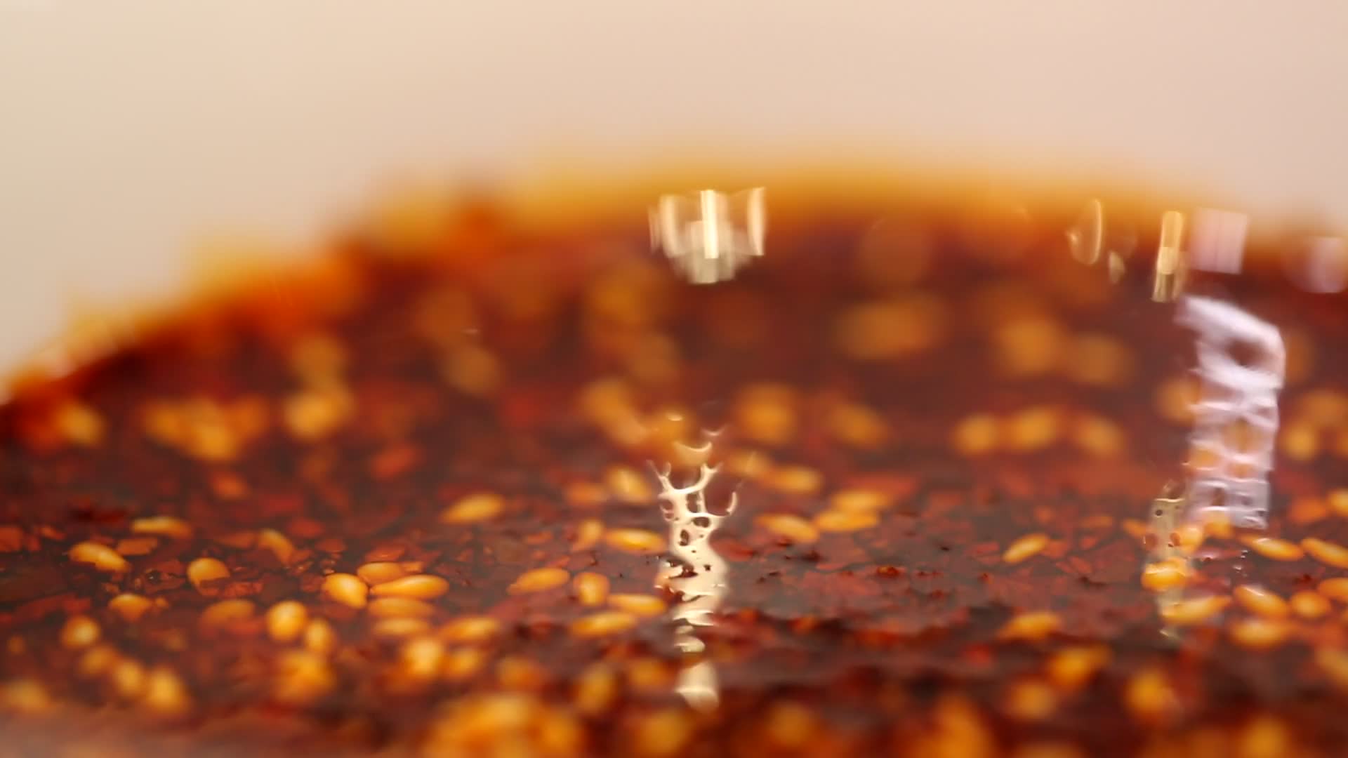 制作油泼辣子红油辣子蘸料视频的预览图