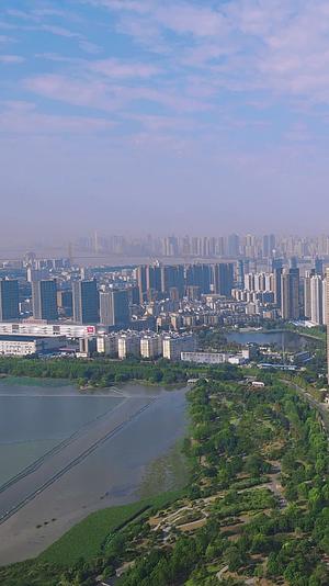 湖北武汉城市建设竖屏航拍视频的预览图