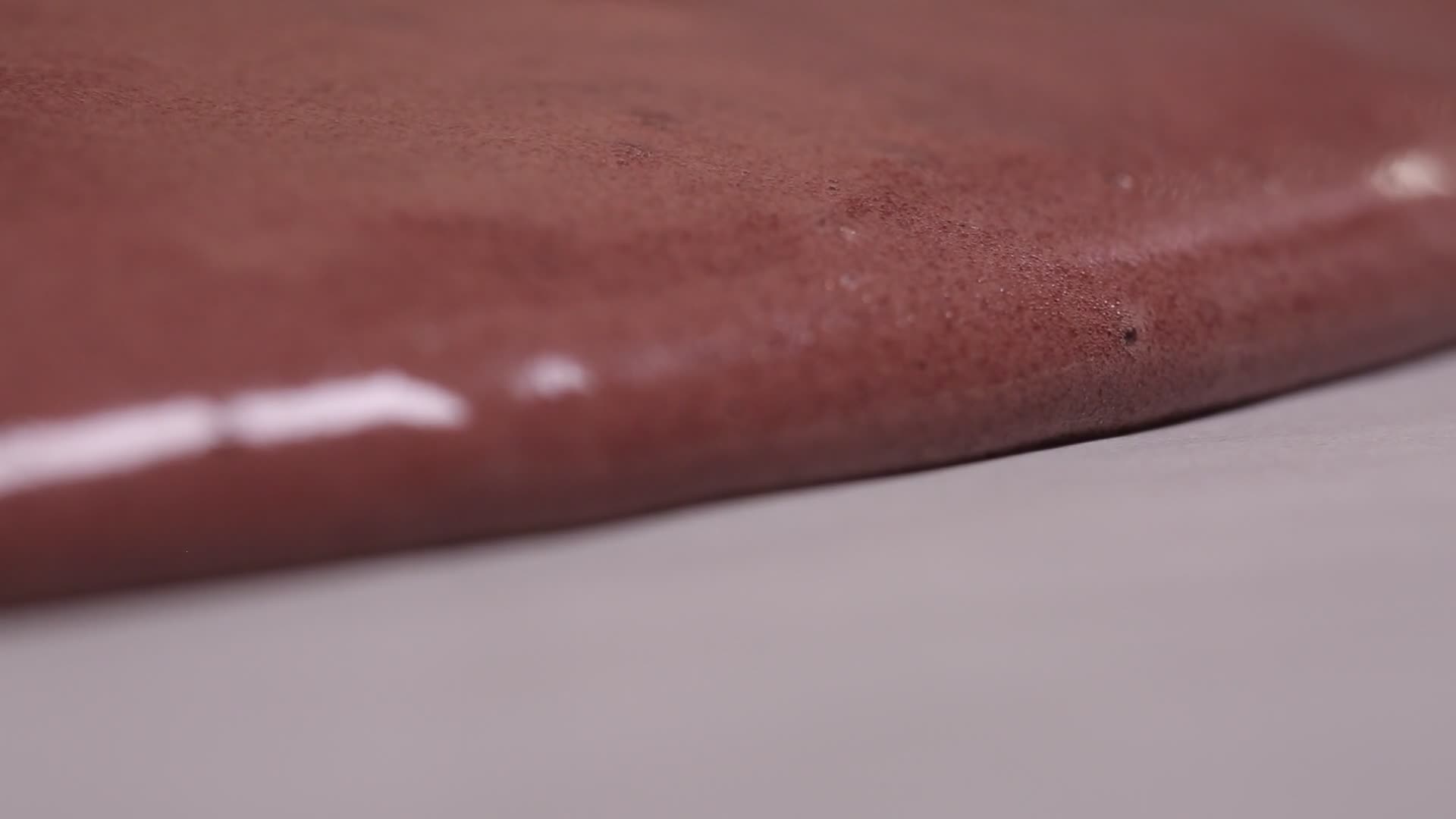 巧克力酱巧克力奶油甜品视频的预览图