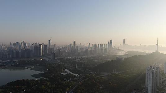 武汉城市清晨全景航拍视频的预览图