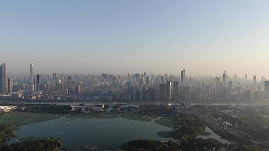 武汉城市清晨全景航拍视频的预览图