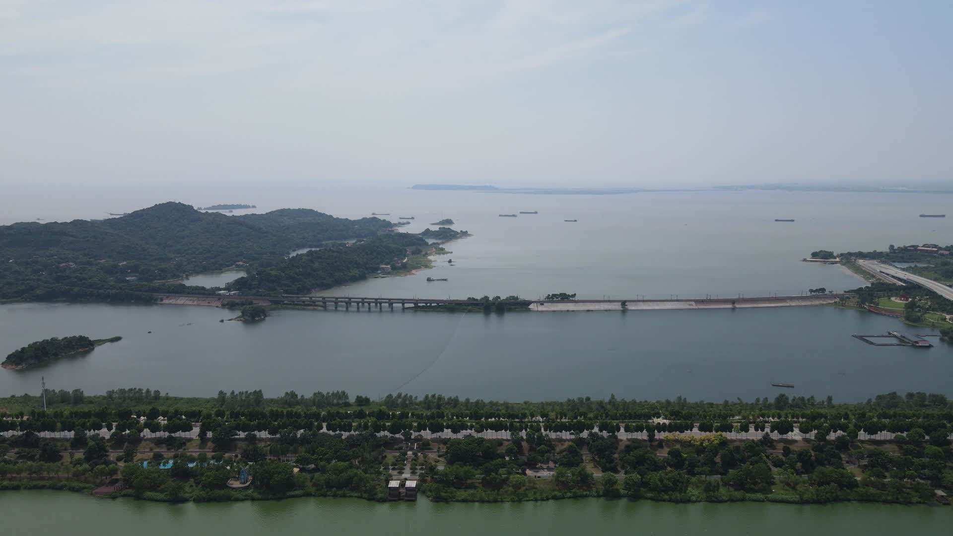 湖南岳阳南湖休闲度假区航拍视频的预览图