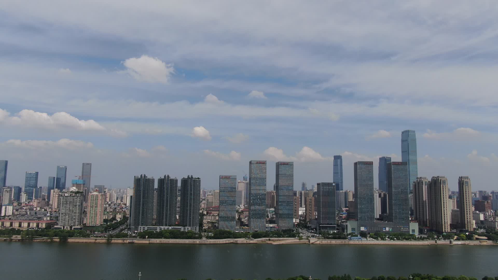 湖南长沙湘江CBD天际线航拍视频的预览图