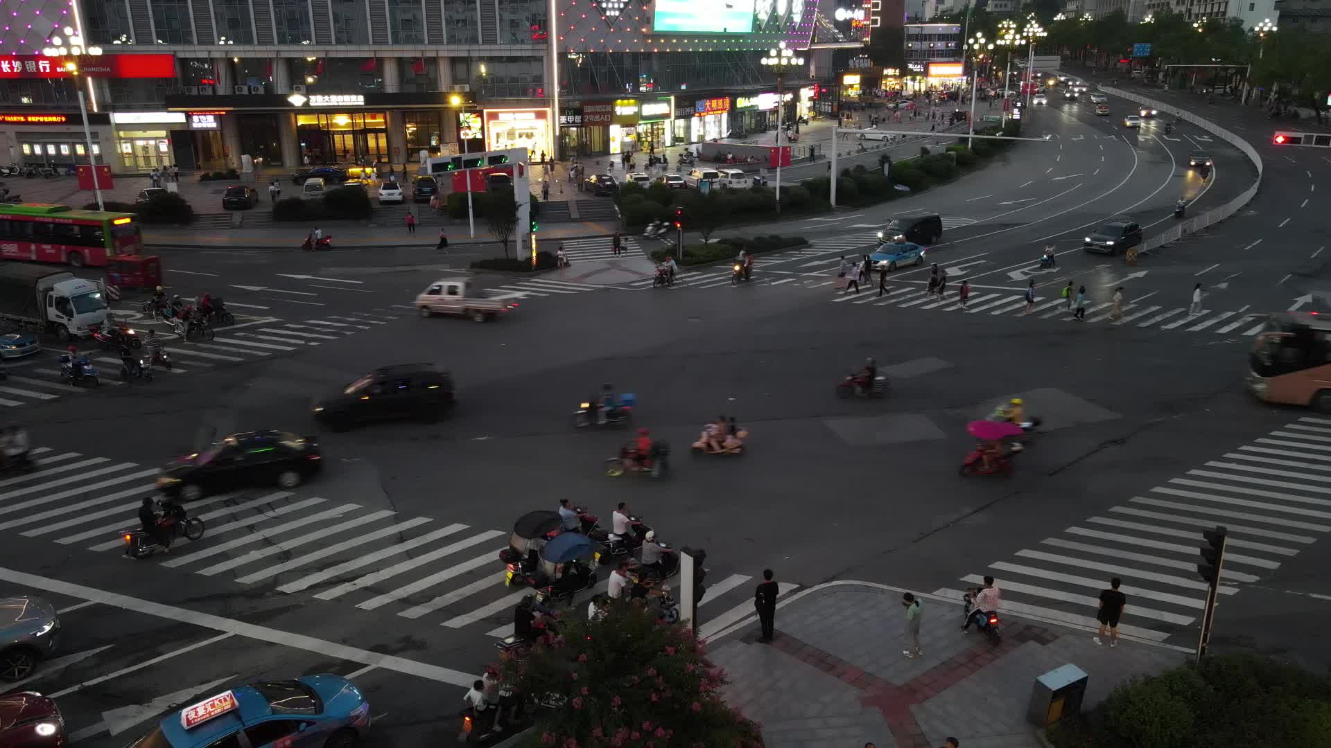 湖南岳阳城市风光交通航拍视频的预览图