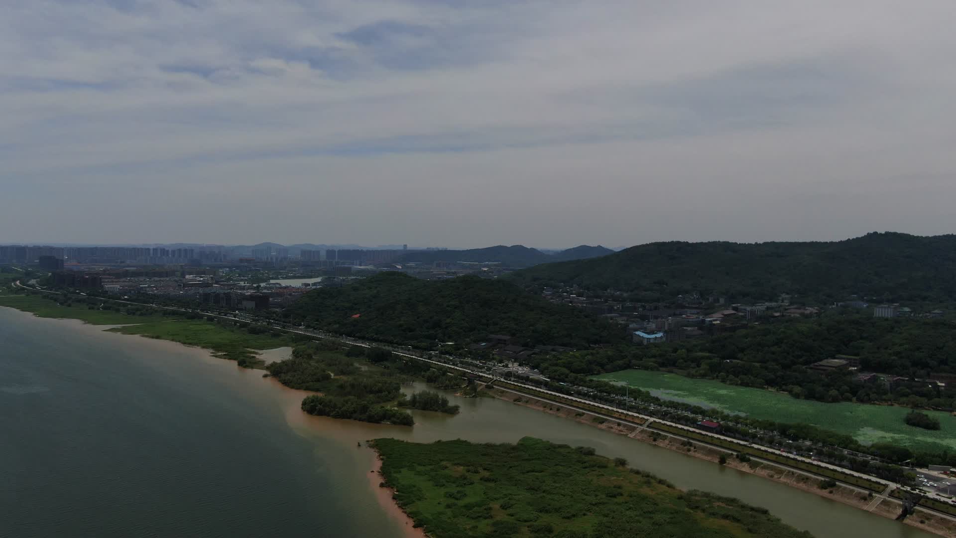 山东济南华山湖风景区航拍视频的预览图