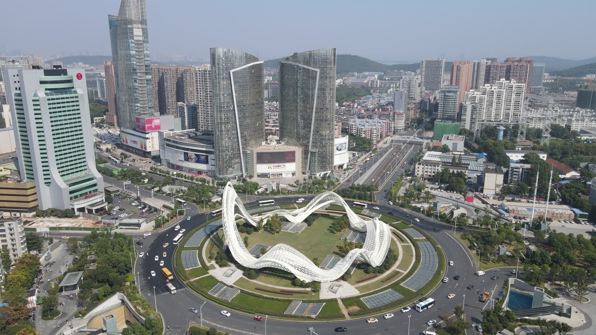 湖北武汉光谷广场地标建筑航拍视频的预览图