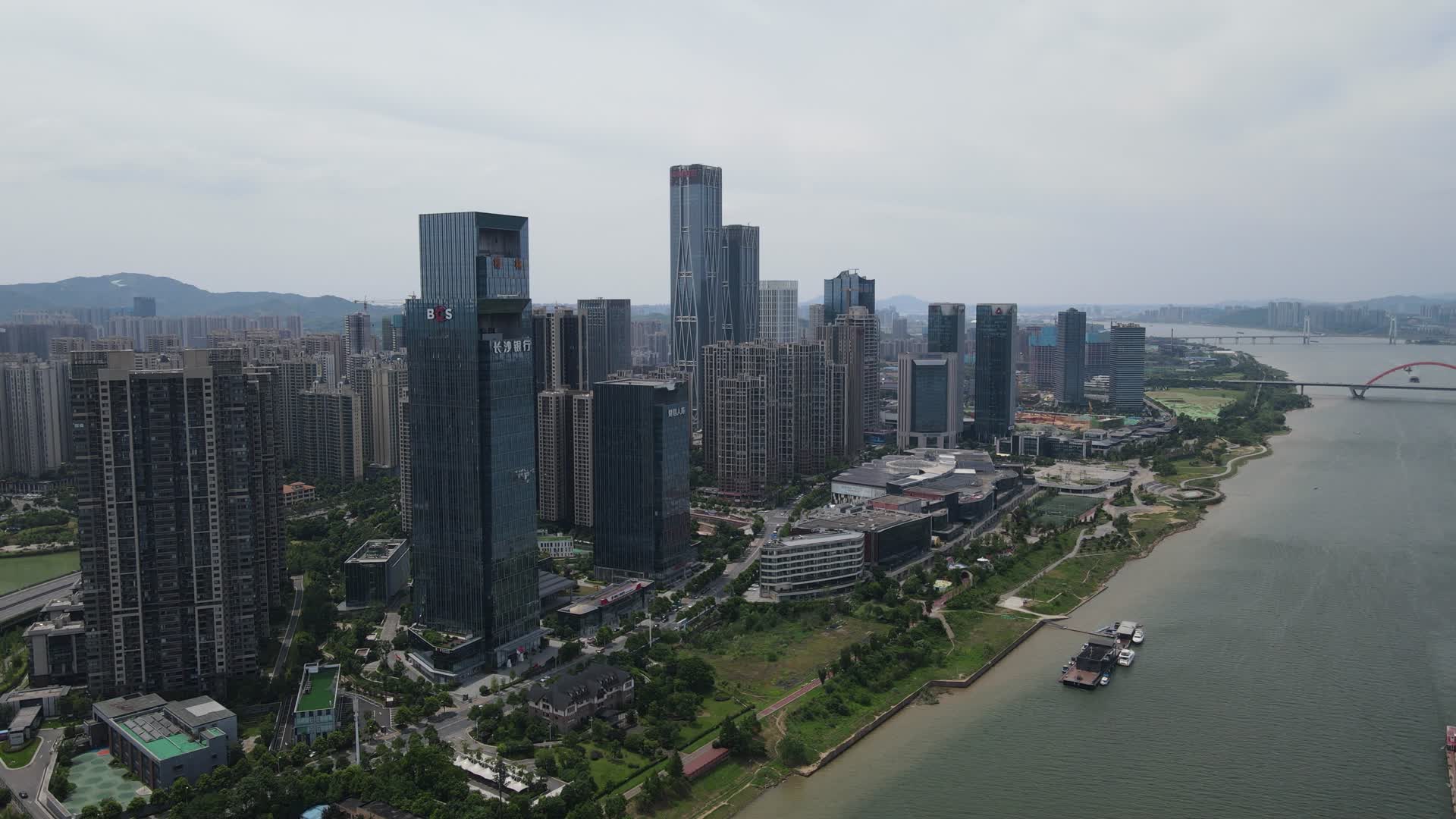 湖南长沙河西金融中心航拍视频的预览图