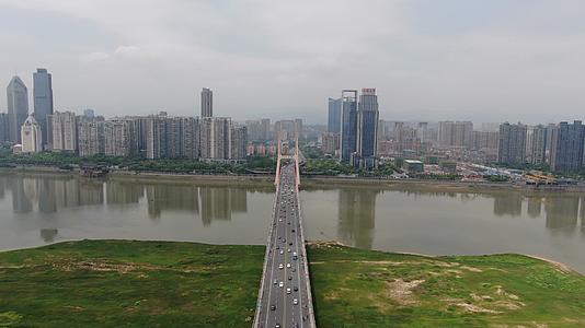 航拍江西南昌城市风光视频的预览图