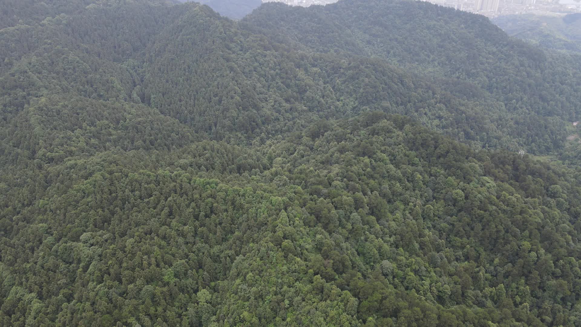 航拍湖南怀化中皮山森林公园视频的预览图