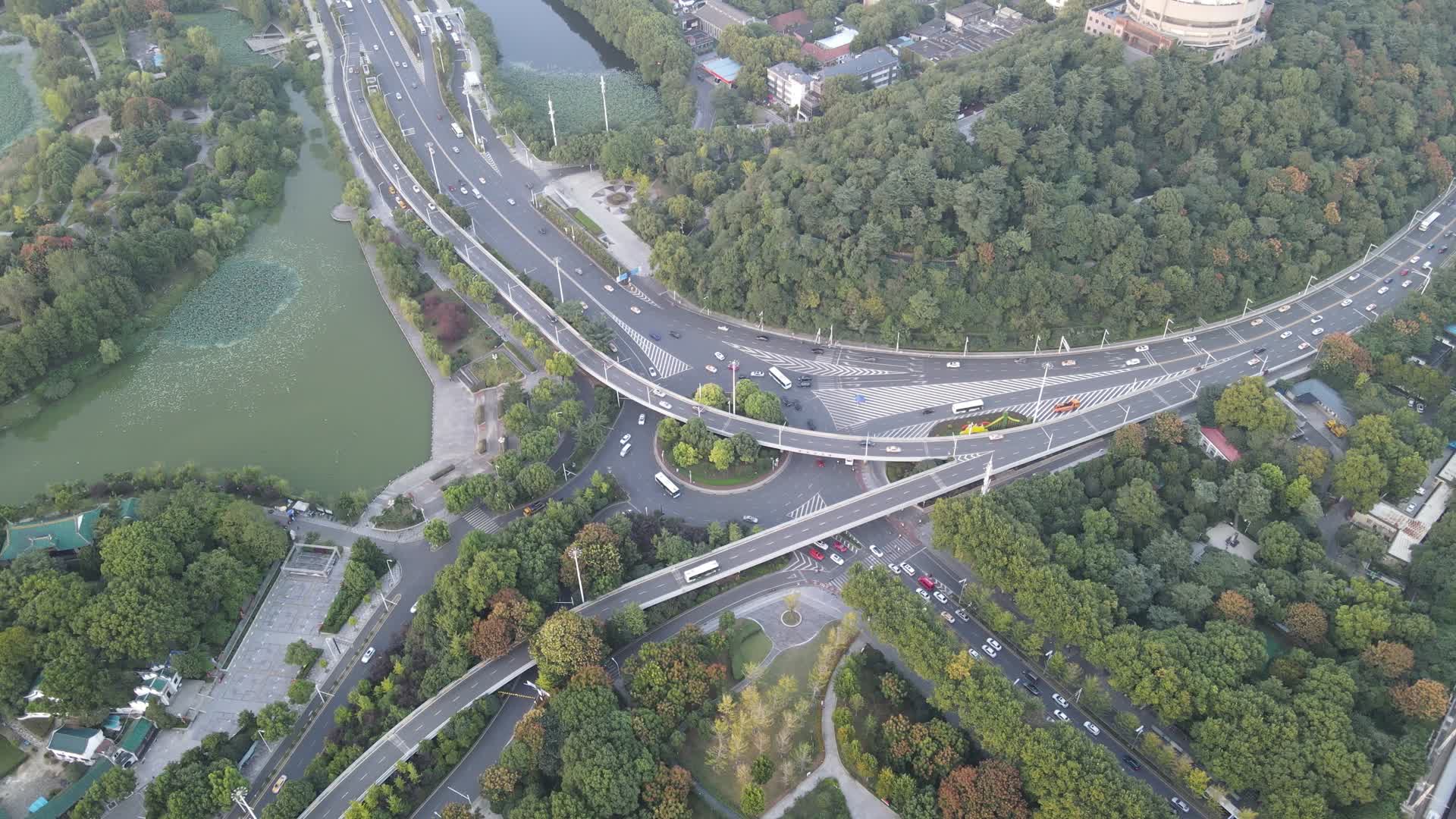 湖北武汉城市交通航拍视频的预览图