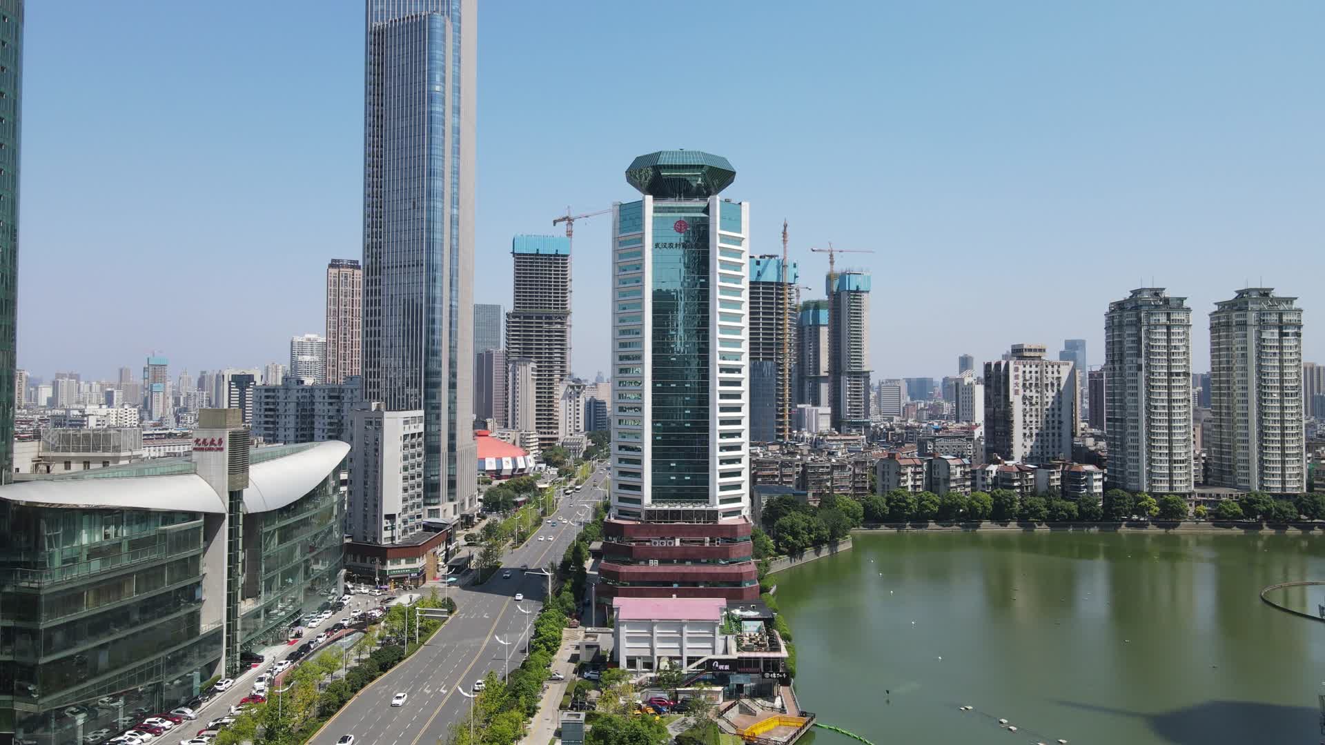 湖北武汉取水楼金融中心航拍视频的预览图