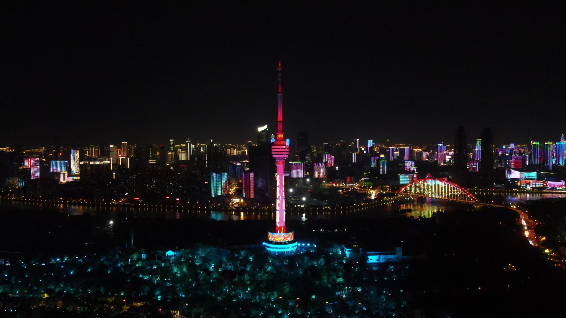 湖北武汉电视塔夜景航拍视频的预览图