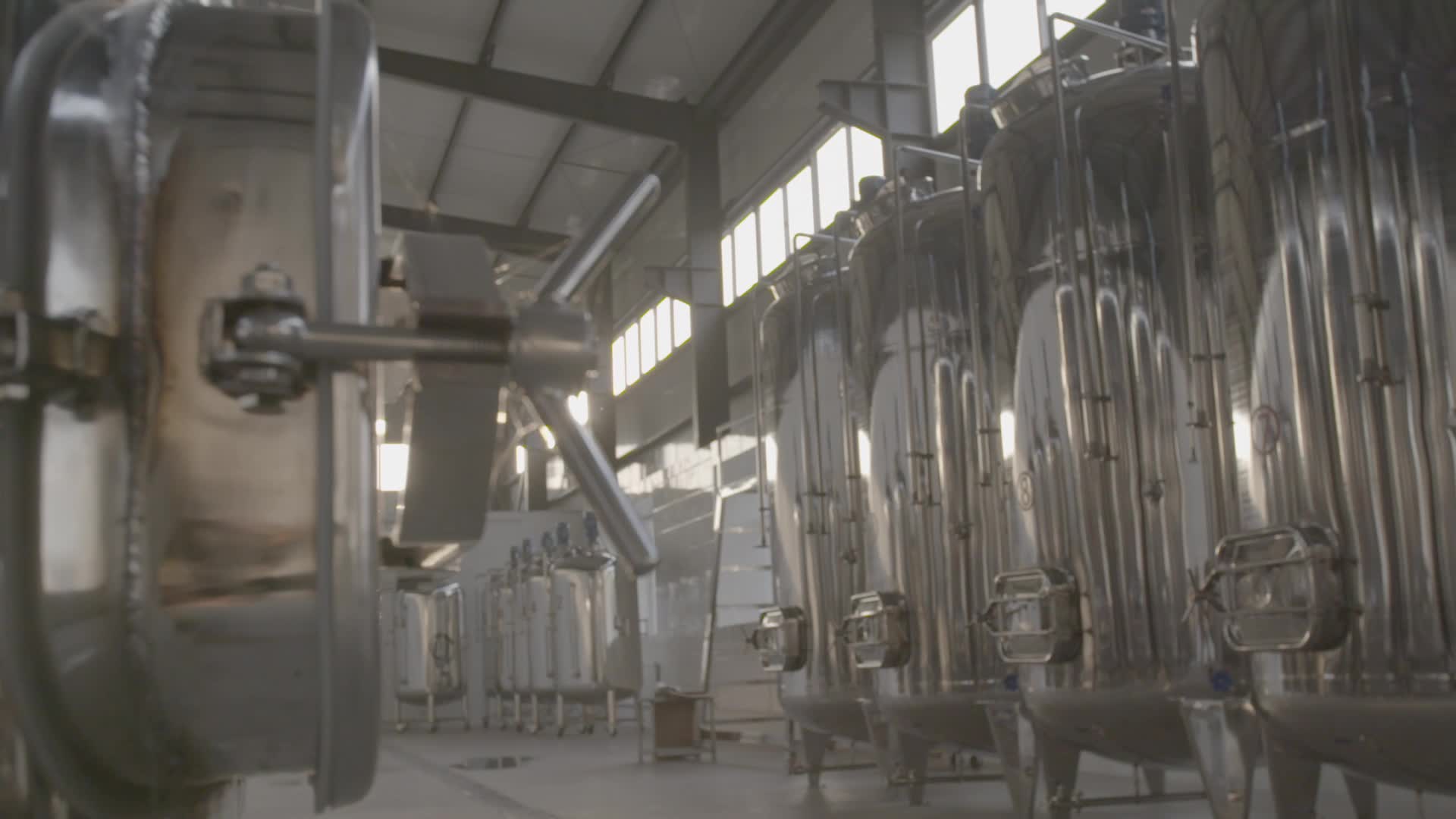 酿酒工厂日出视频的预览图